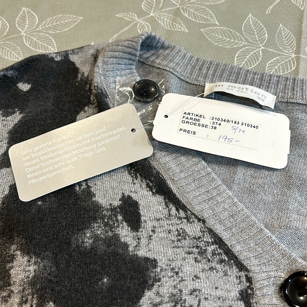 Ladies In Motion Cardigan. - Picture 5 of 6